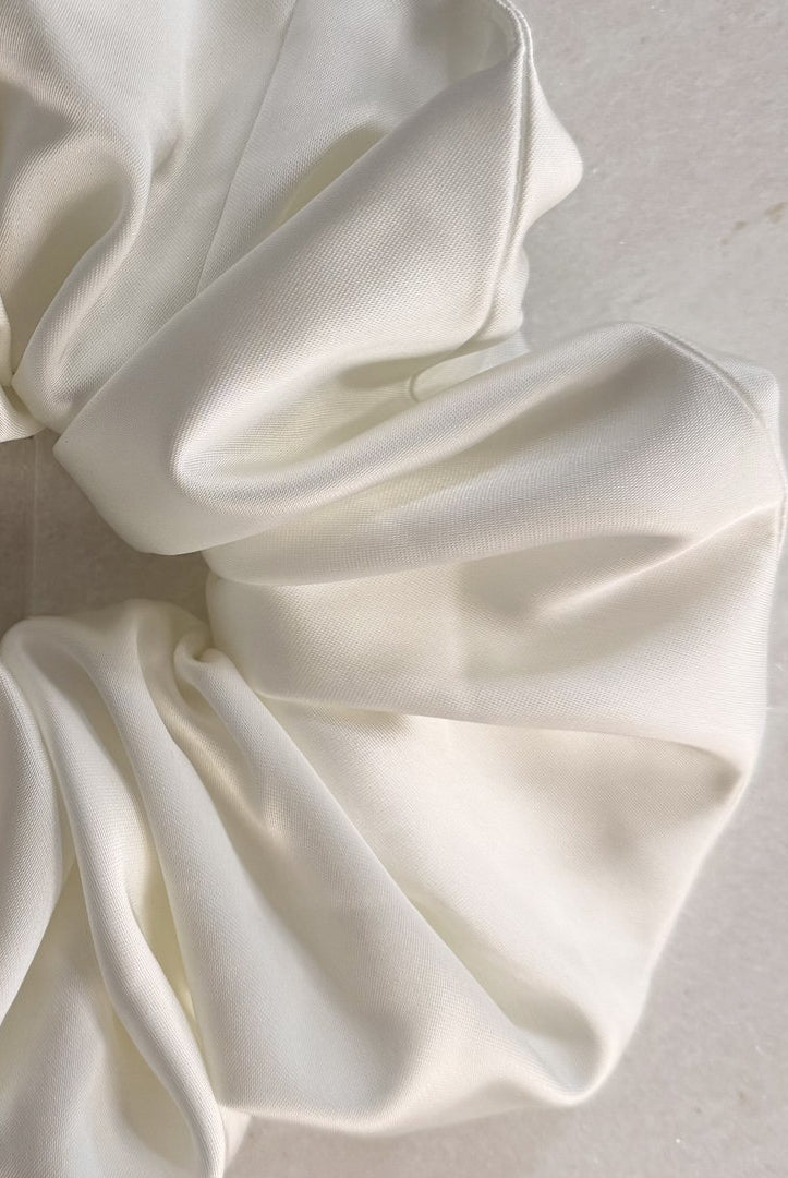 Chouchous Oversize en satin perle