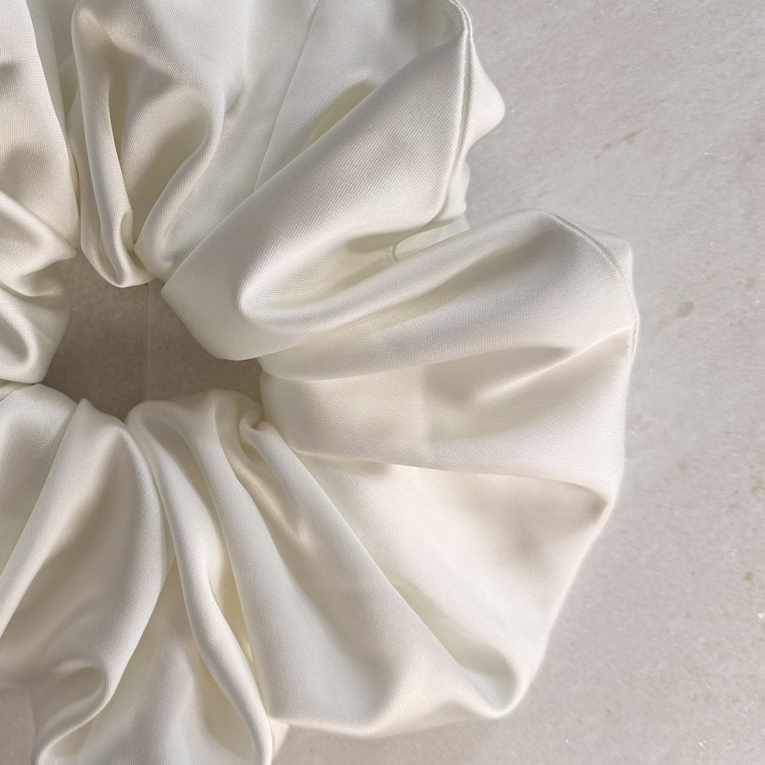 Chouchous Oversize en satin perle