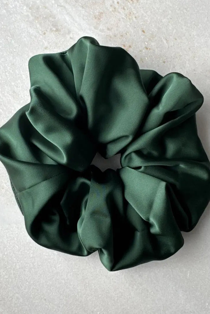 Chouchous Oversize en satin vert forêt
