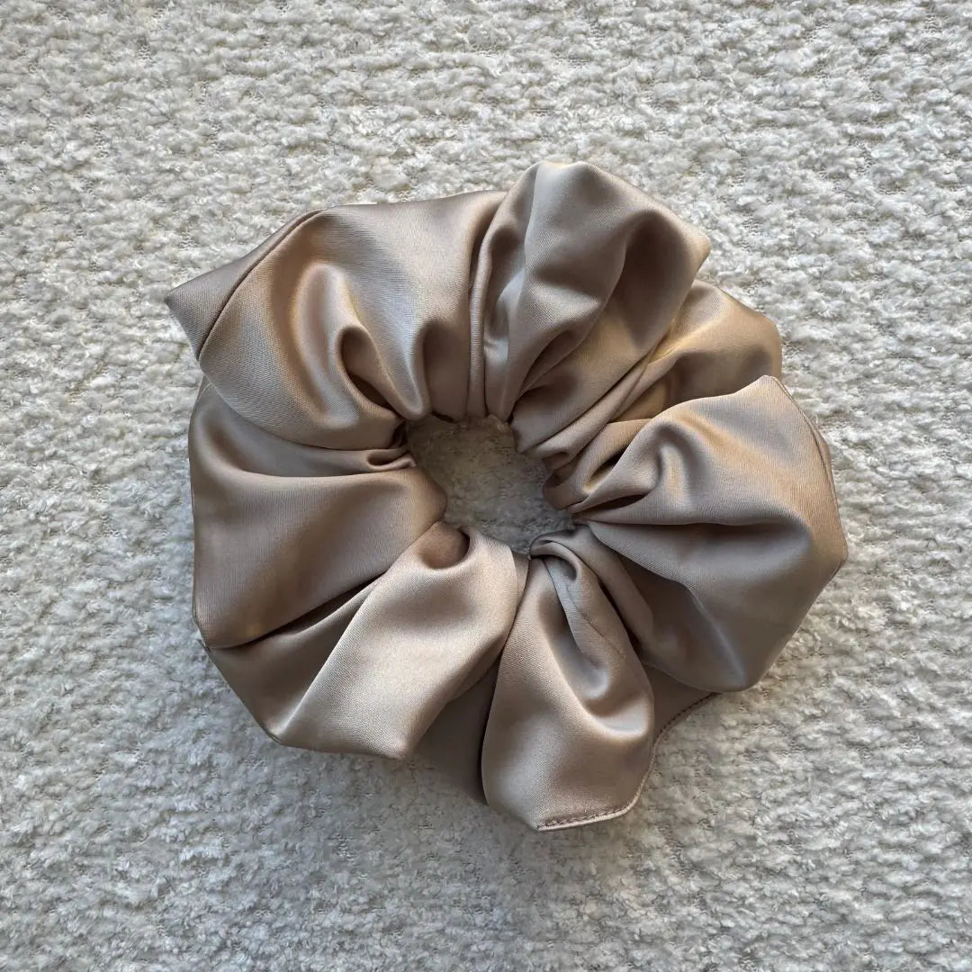 Chouchous Oversize en satin chardonnay nacré