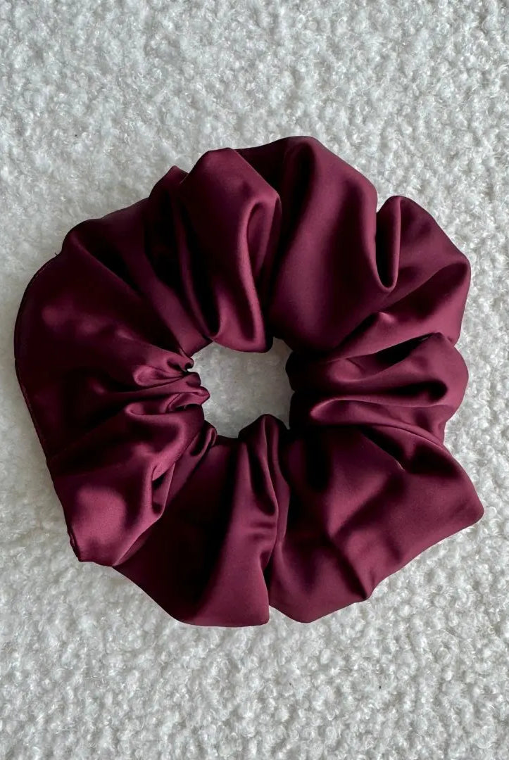 Chouchous Oversize en satin rouge porto