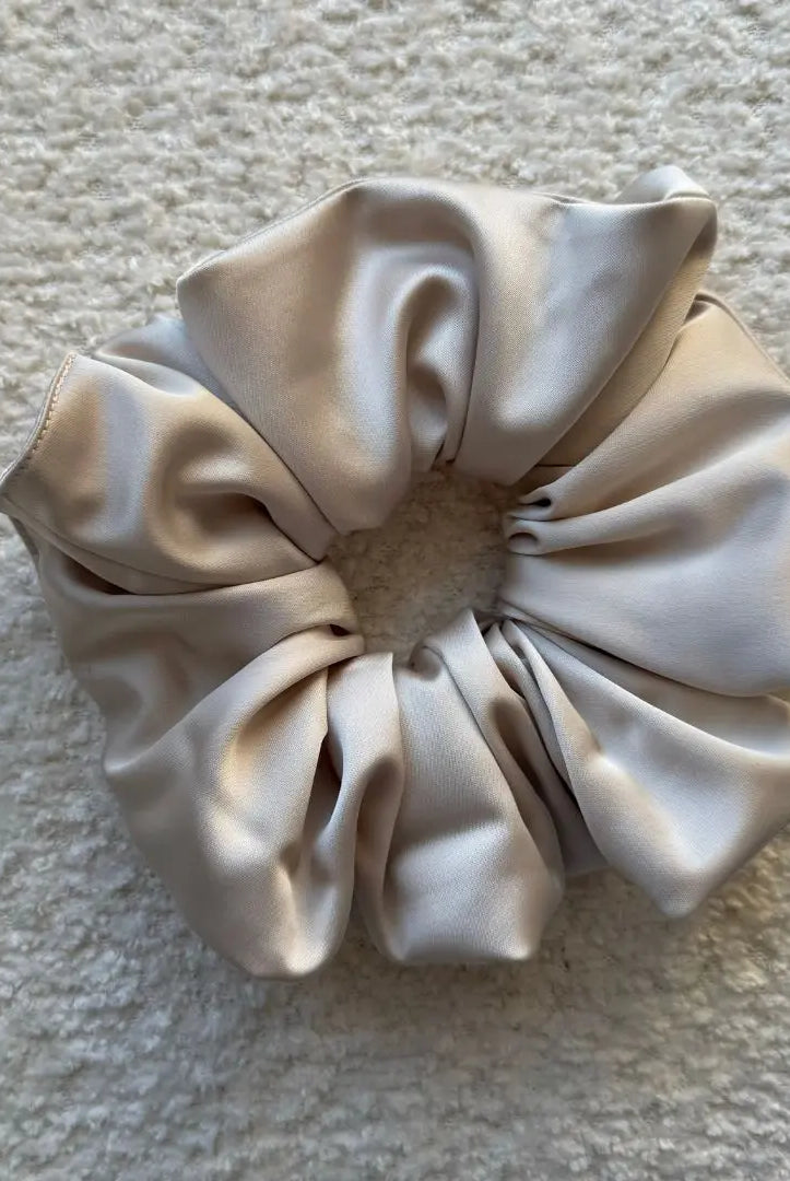 Chouchous Oversize en satin champagne
