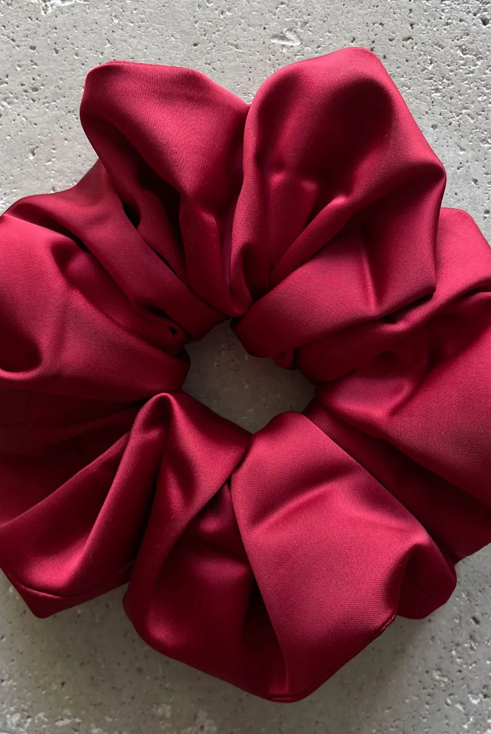 Chouchous Oversize en satin rouge bordeaux