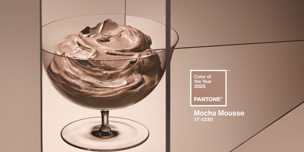 La couleur Pantone 2025 : Moka Mousse et notre nouveau brun Java