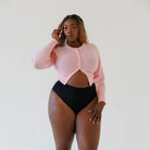 Bikini taille haute sans couture Noir Noble LICA Wear, Sirah porte la taille XL