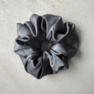 Chouchous Oversize en satin gris