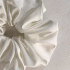 Chouchous Oversize en satin perle