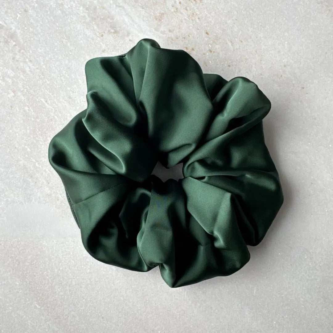 Chouchous Oversize en satin vert forêt