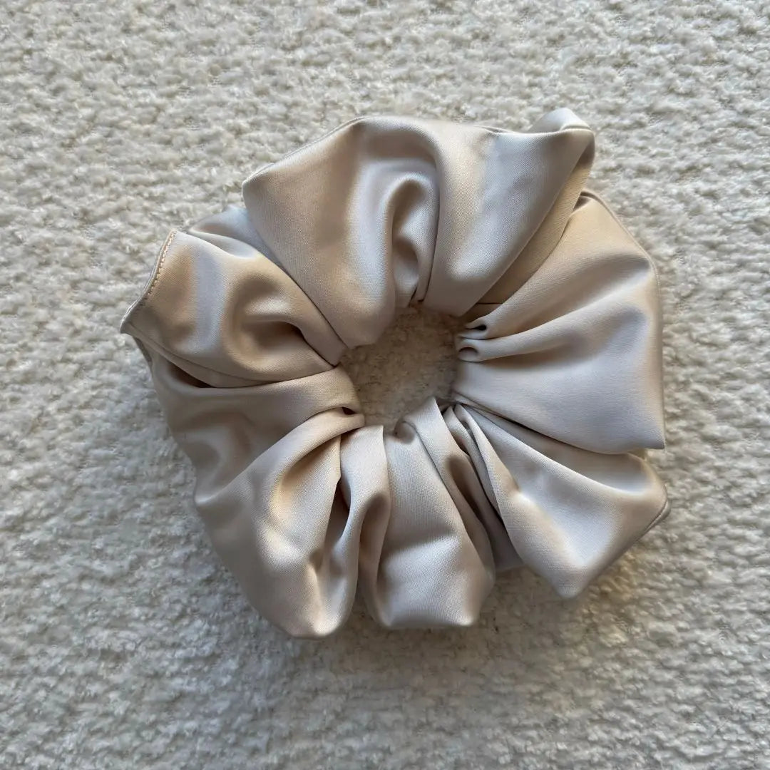 Chouchous Oversize en satin champagne