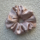 Chouchous Oversize en satin rose pâle