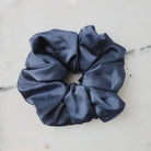 Chouchous Oversize en satin, bleu nuit