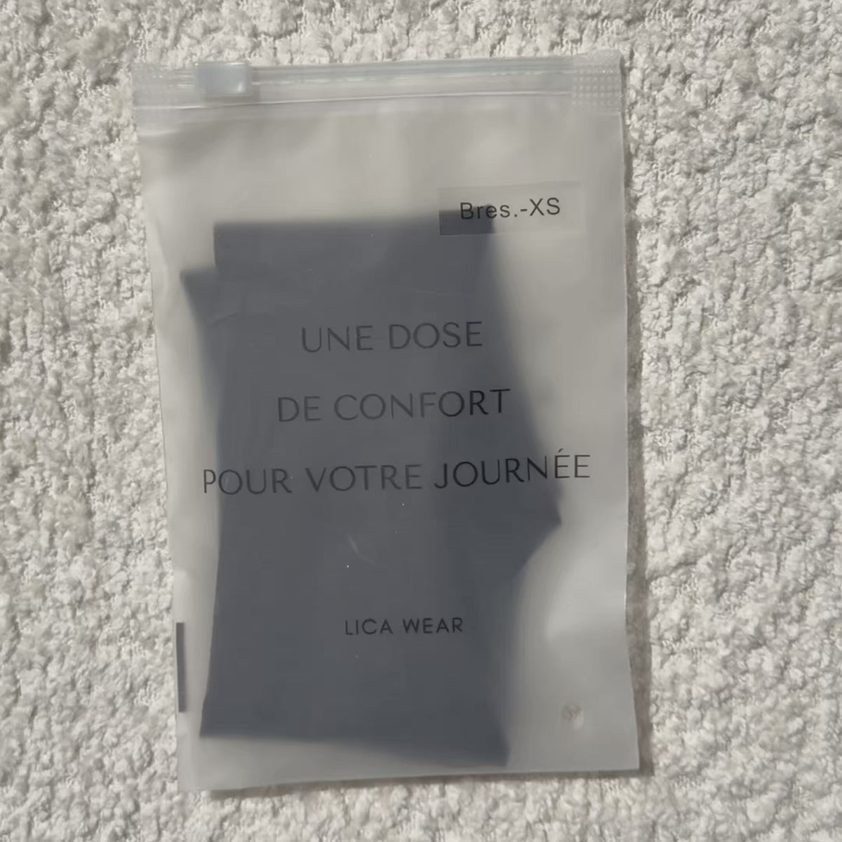 Brésilienne sans couture noire LICA Wear : tissu sans couture, gousset coton, conception et élasticité
