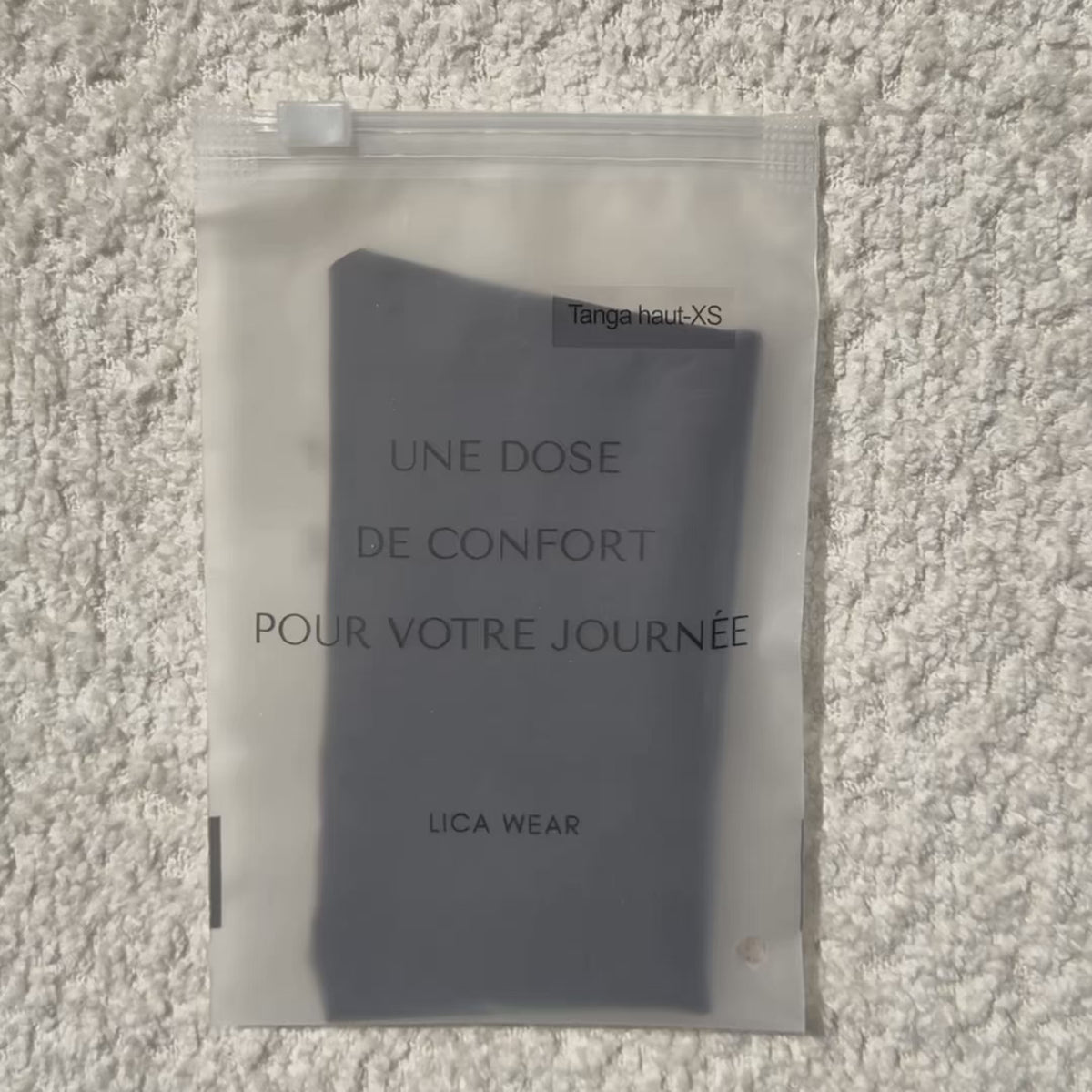 Tanga taille haute sans couture noire LICA Wear : tissu sans couture, gousset coton, conception et élasticité