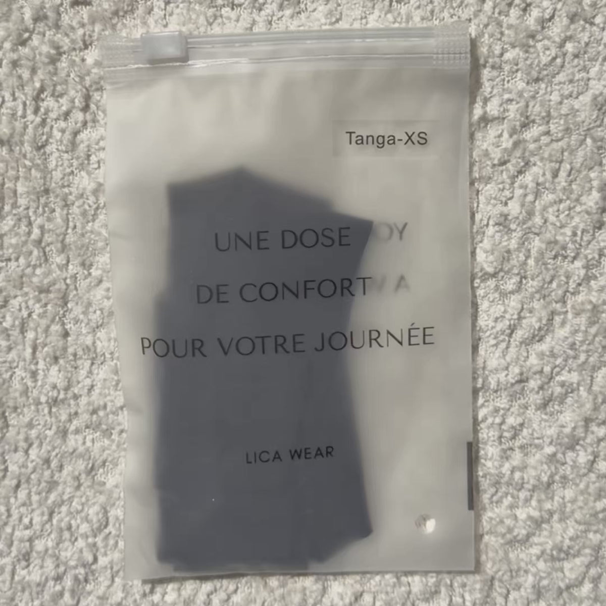 Tanga sans couture noir LICA Wear : tissu sans couture, gousset coton, conception et élasticité
