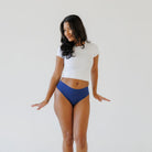 Tanga taille haute sans couture La Marine LICA Wear, Vanessa porte la taille XS